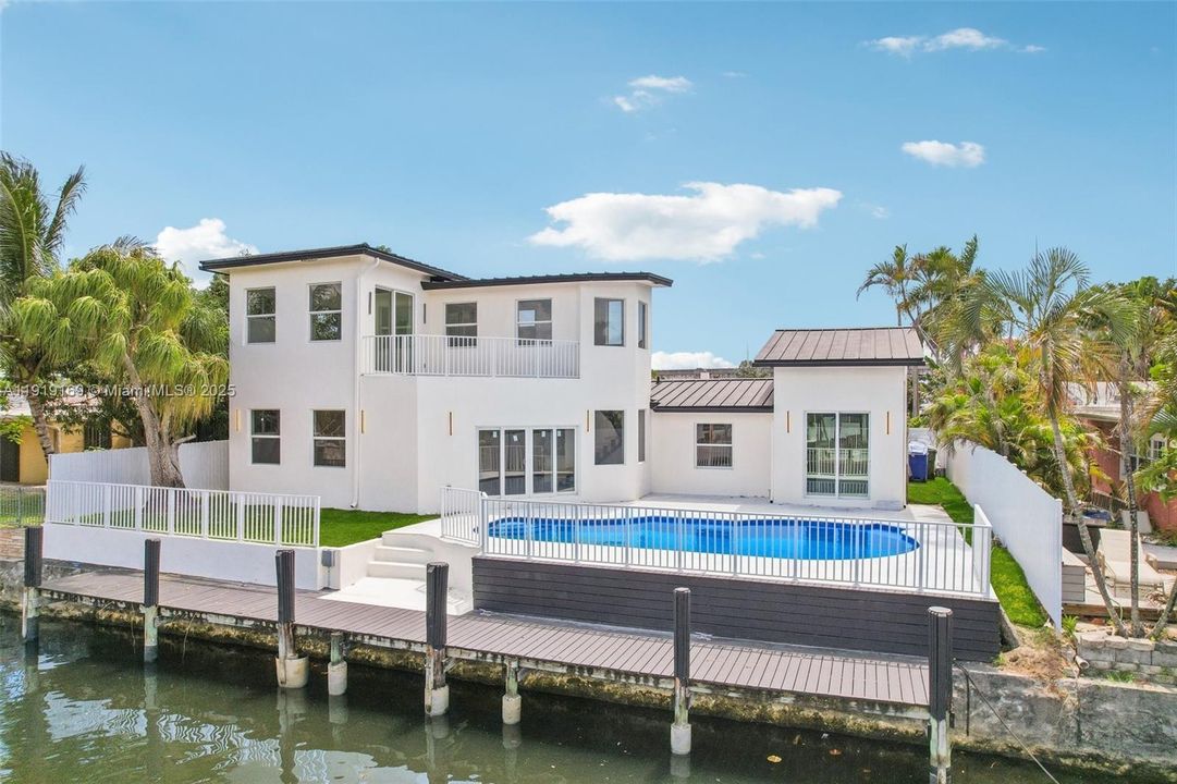 En Venta: $1,800,000 (5 camas, 4 baños, 2985 Pies cuadrados)