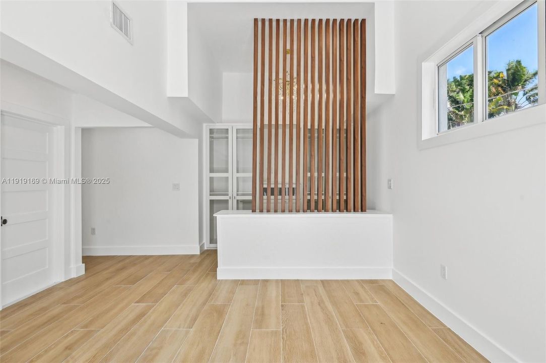 En Venta: $1,800,000 (5 camas, 4 baños, 2985 Pies cuadrados)