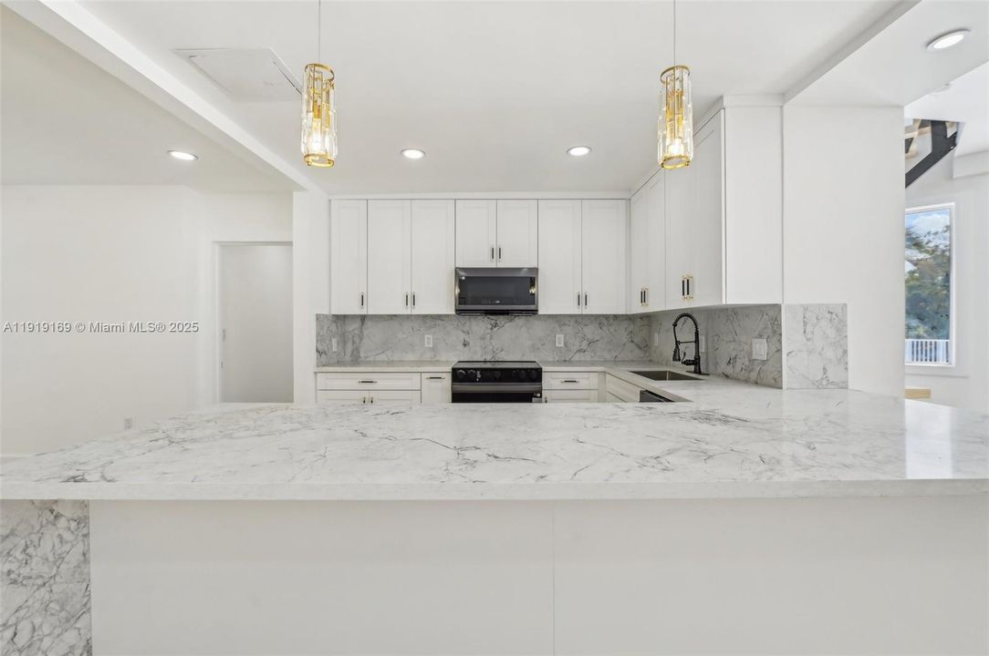 En Venta: $1,800,000 (5 camas, 4 baños, 2985 Pies cuadrados)