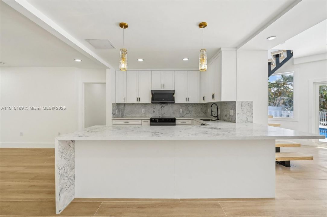 En Venta: $1,800,000 (5 camas, 4 baños, 2985 Pies cuadrados)