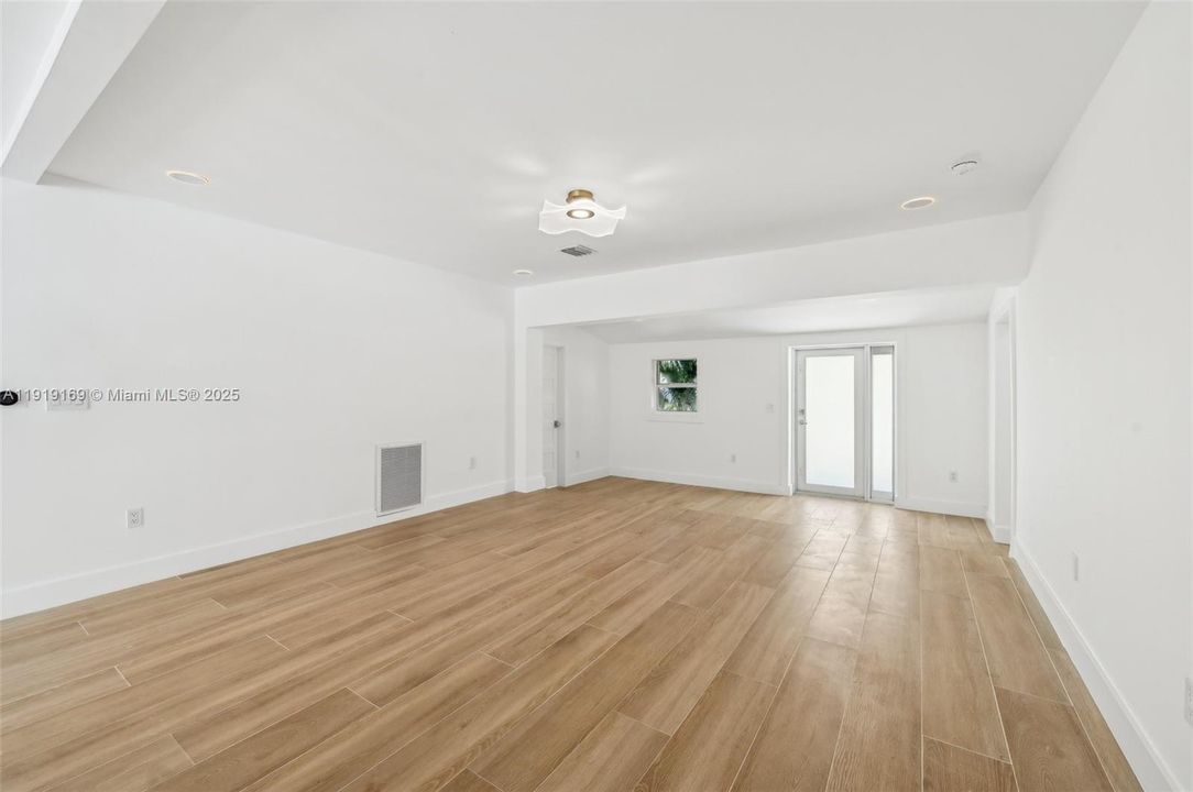 En Venta: $1,800,000 (5 camas, 4 baños, 2985 Pies cuadrados)