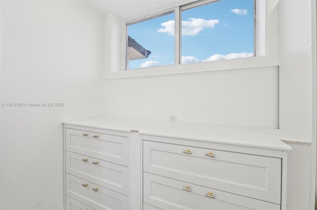 En Venta: $1,800,000 (5 camas, 4 baños, 2985 Pies cuadrados)