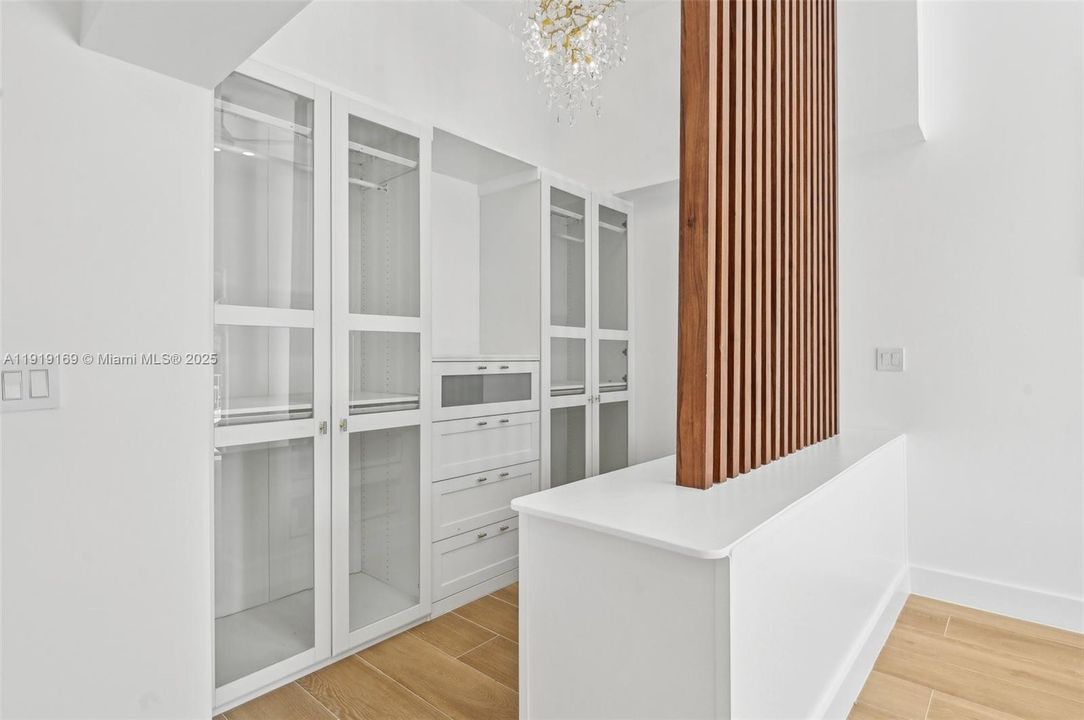 En Venta: $1,800,000 (5 camas, 4 baños, 2985 Pies cuadrados)