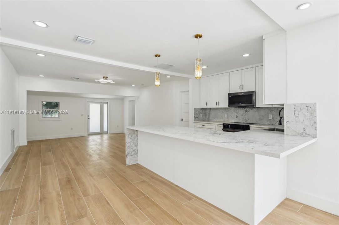 En Venta: $1,800,000 (5 camas, 4 baños, 2985 Pies cuadrados)