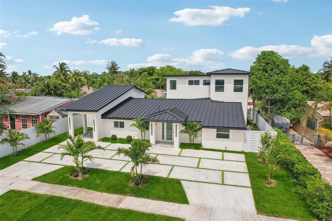 En Venta: $1,800,000 (5 camas, 4 baños, 2985 Pies cuadrados)