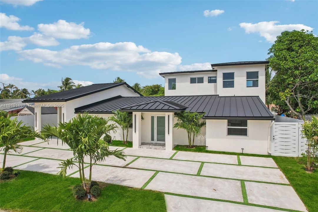 En Venta: $1,800,000 (5 camas, 4 baños, 2985 Pies cuadrados)