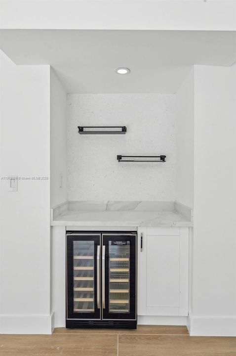 En Venta: $1,800,000 (5 camas, 4 baños, 2985 Pies cuadrados)