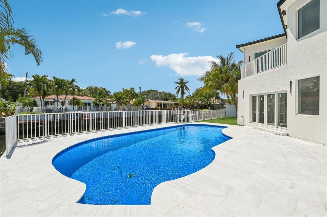 En Venta: $1,800,000 (5 camas, 4 baños, 2985 Pies cuadrados)