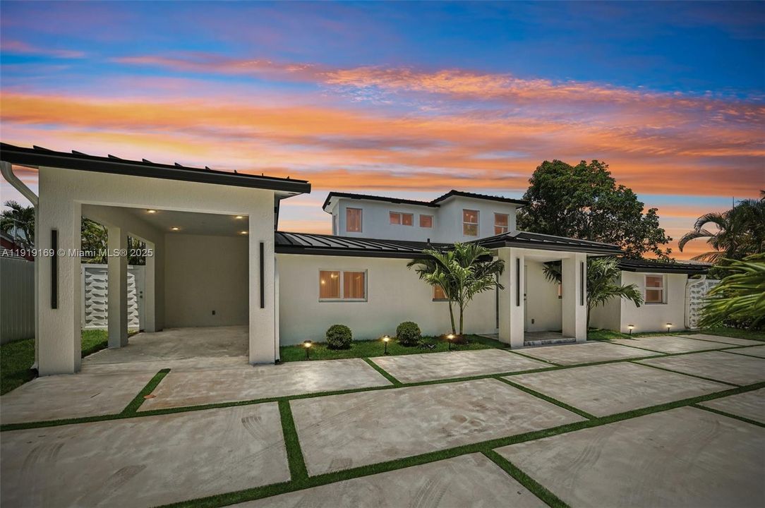 En Venta: $1,800,000 (5 camas, 4 baños, 2985 Pies cuadrados)