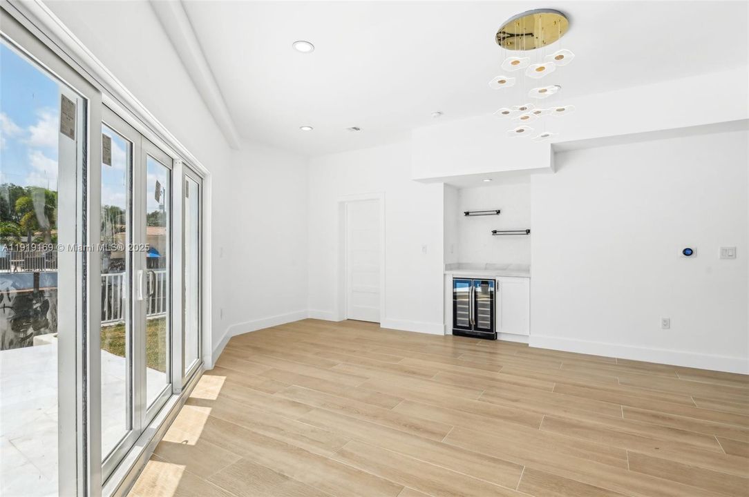 En Venta: $1,800,000 (5 camas, 4 baños, 2985 Pies cuadrados)