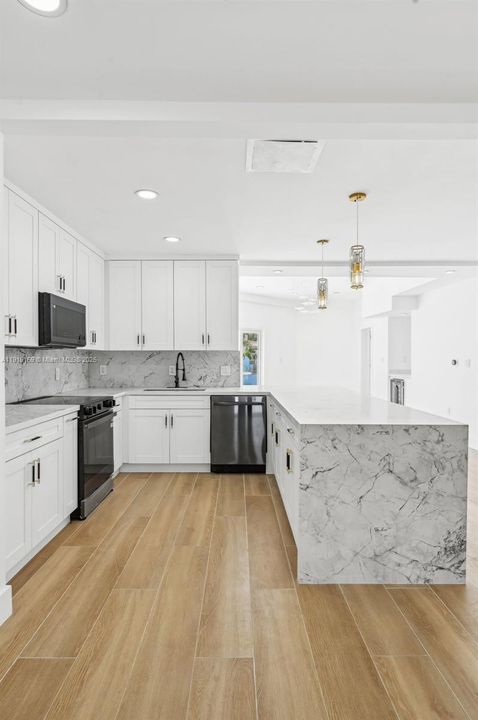 En Venta: $1,800,000 (5 camas, 4 baños, 2985 Pies cuadrados)