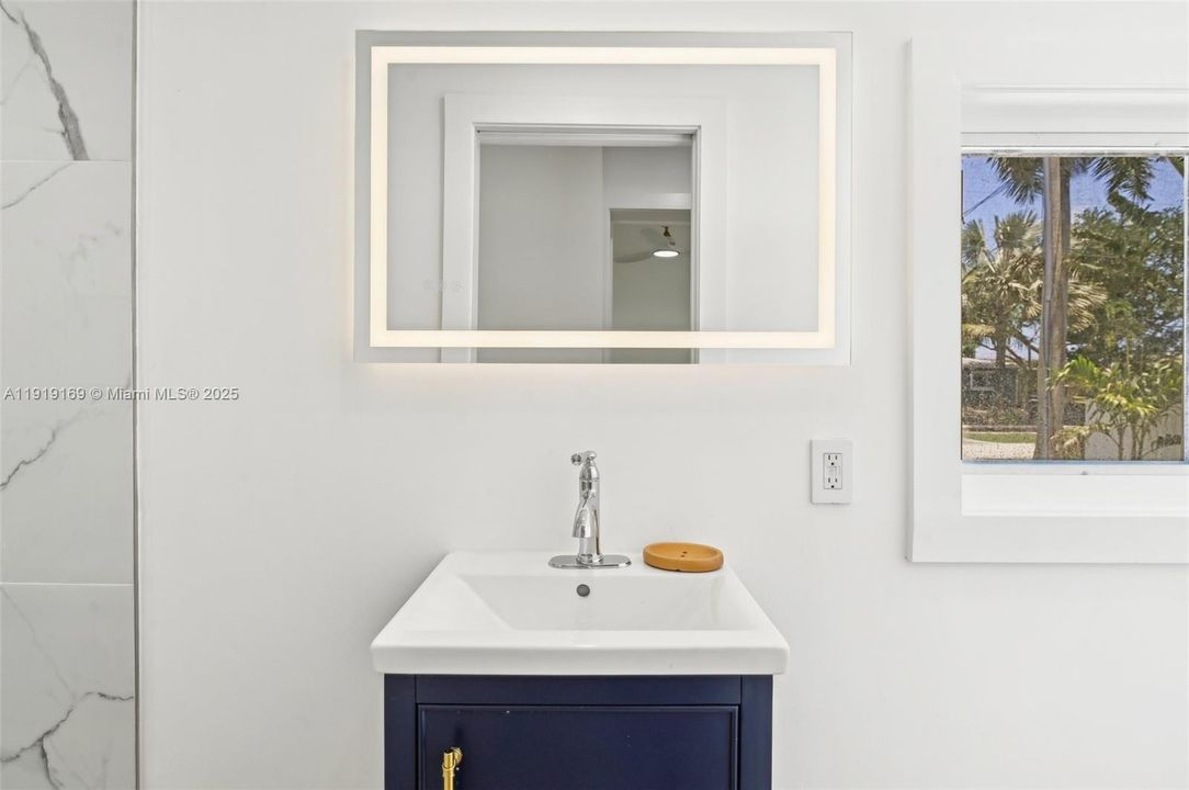 En Venta: $1,800,000 (5 camas, 4 baños, 2985 Pies cuadrados)