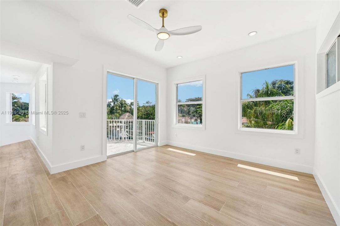 En Venta: $1,800,000 (5 camas, 4 baños, 2985 Pies cuadrados)