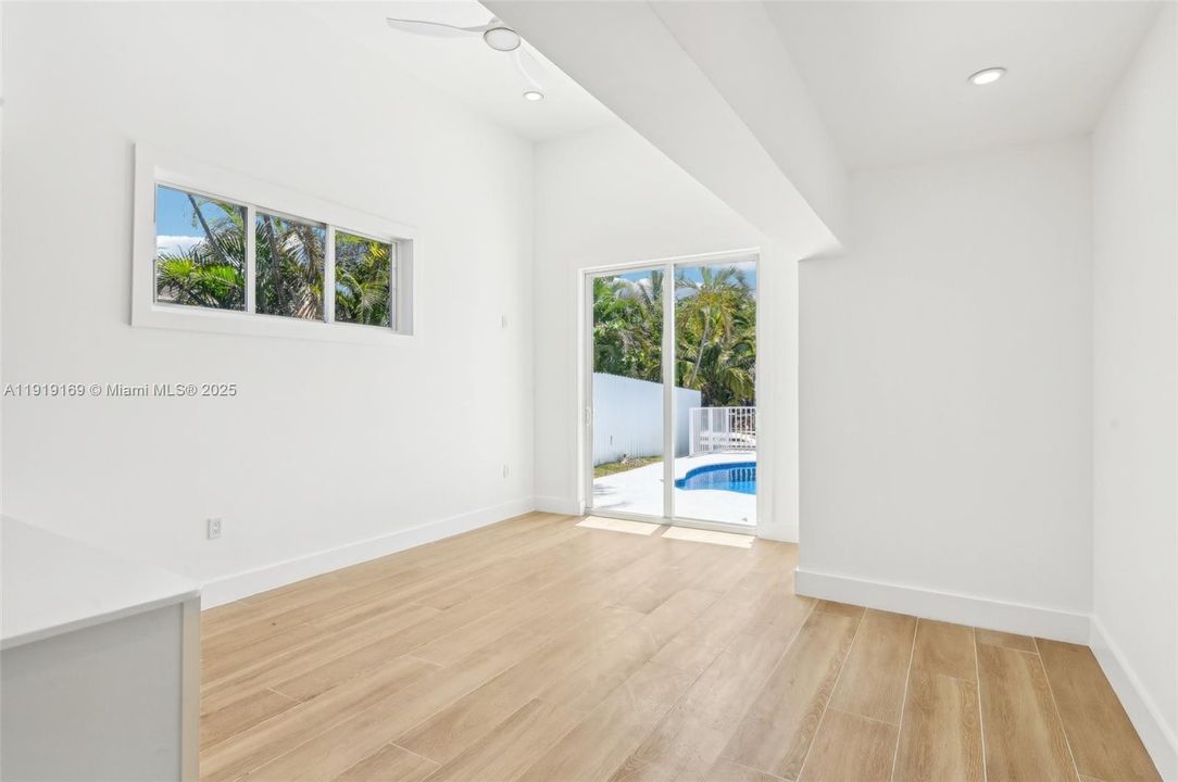 En Venta: $1,800,000 (5 camas, 4 baños, 2985 Pies cuadrados)