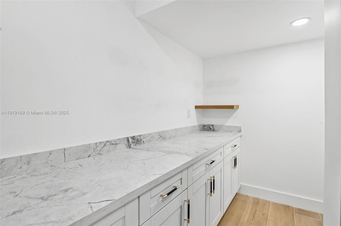 En Venta: $1,800,000 (5 camas, 4 baños, 2985 Pies cuadrados)