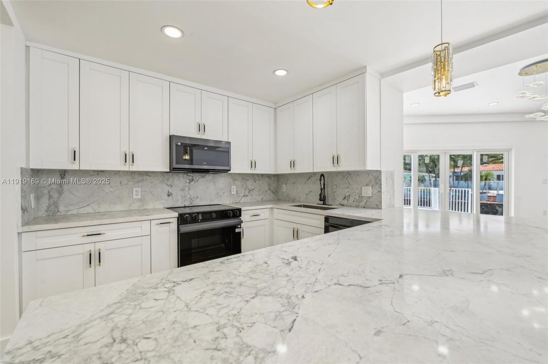 En Venta: $1,800,000 (5 camas, 4 baños, 2985 Pies cuadrados)