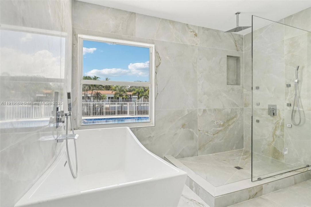 En Venta: $1,800,000 (5 camas, 4 baños, 2985 Pies cuadrados)