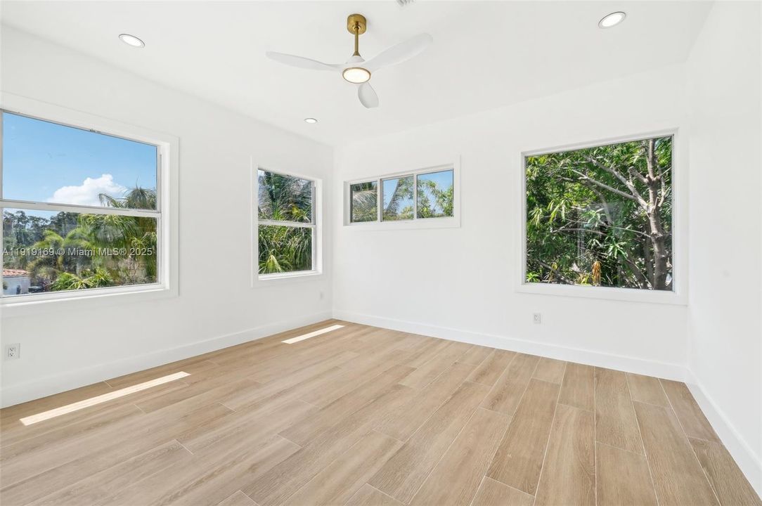 En Venta: $1,800,000 (5 camas, 4 baños, 2985 Pies cuadrados)