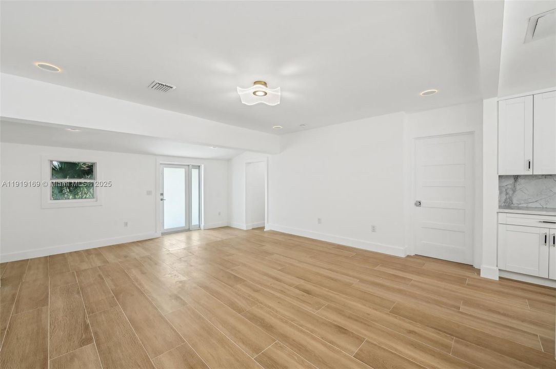 En Venta: $1,800,000 (5 camas, 4 baños, 2985 Pies cuadrados)