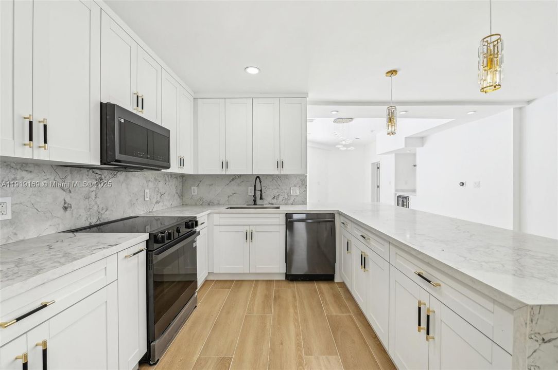 En Venta: $1,800,000 (5 camas, 4 baños, 2985 Pies cuadrados)