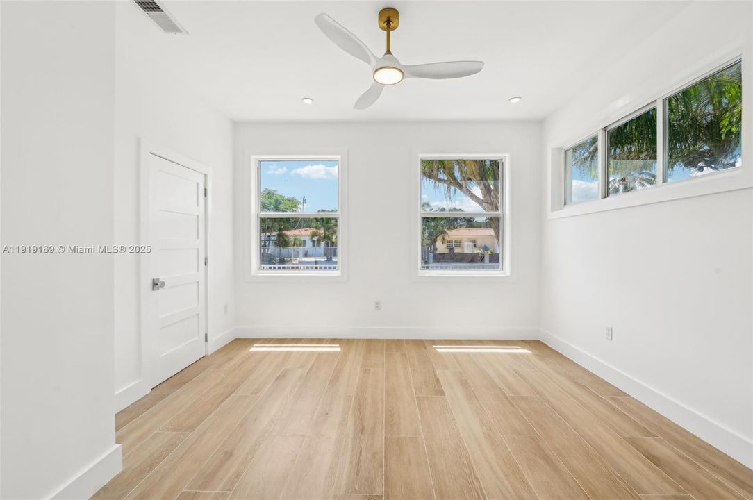 En Venta: $1,800,000 (5 camas, 4 baños, 2985 Pies cuadrados)