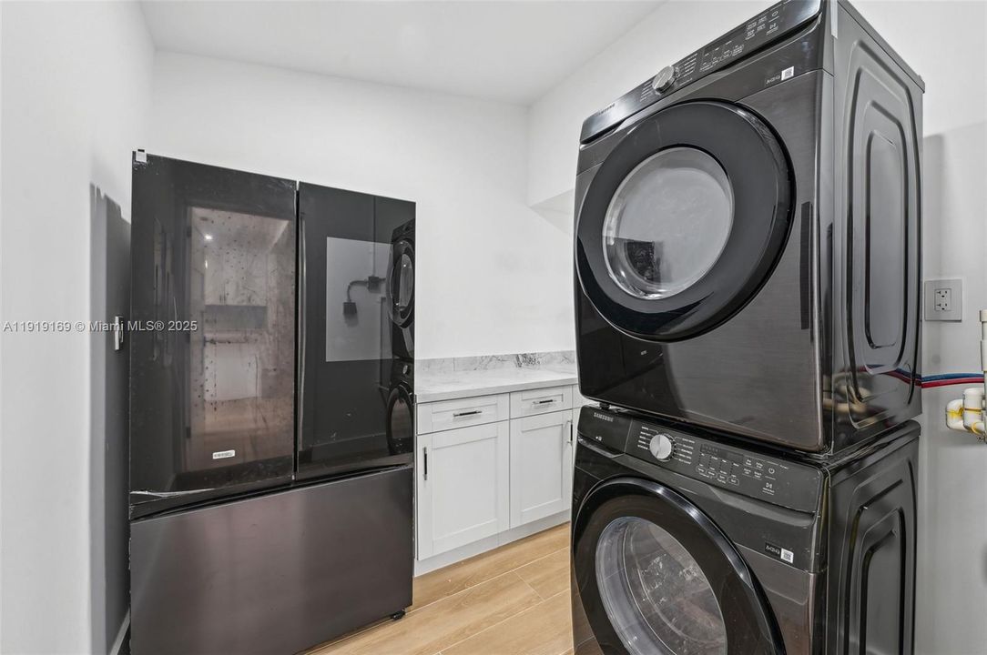 En Venta: $1,800,000 (5 camas, 4 baños, 2985 Pies cuadrados)