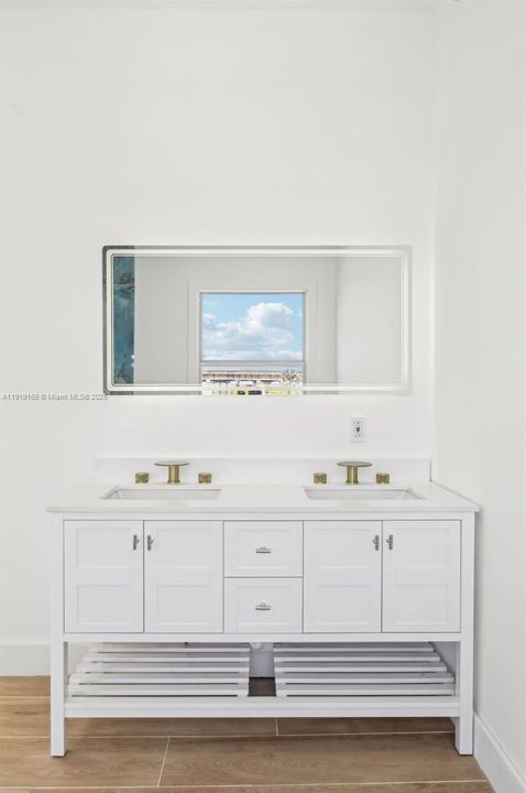 En Venta: $1,800,000 (5 camas, 4 baños, 2985 Pies cuadrados)