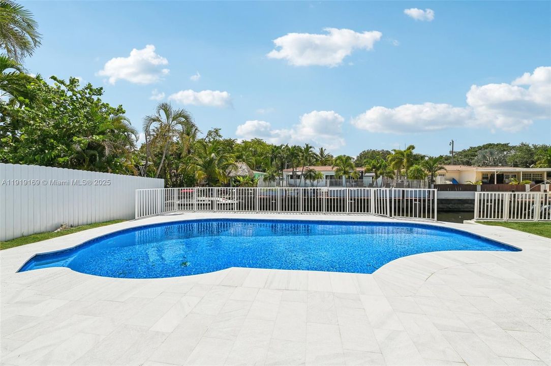 En Venta: $1,800,000 (5 camas, 4 baños, 2985 Pies cuadrados)