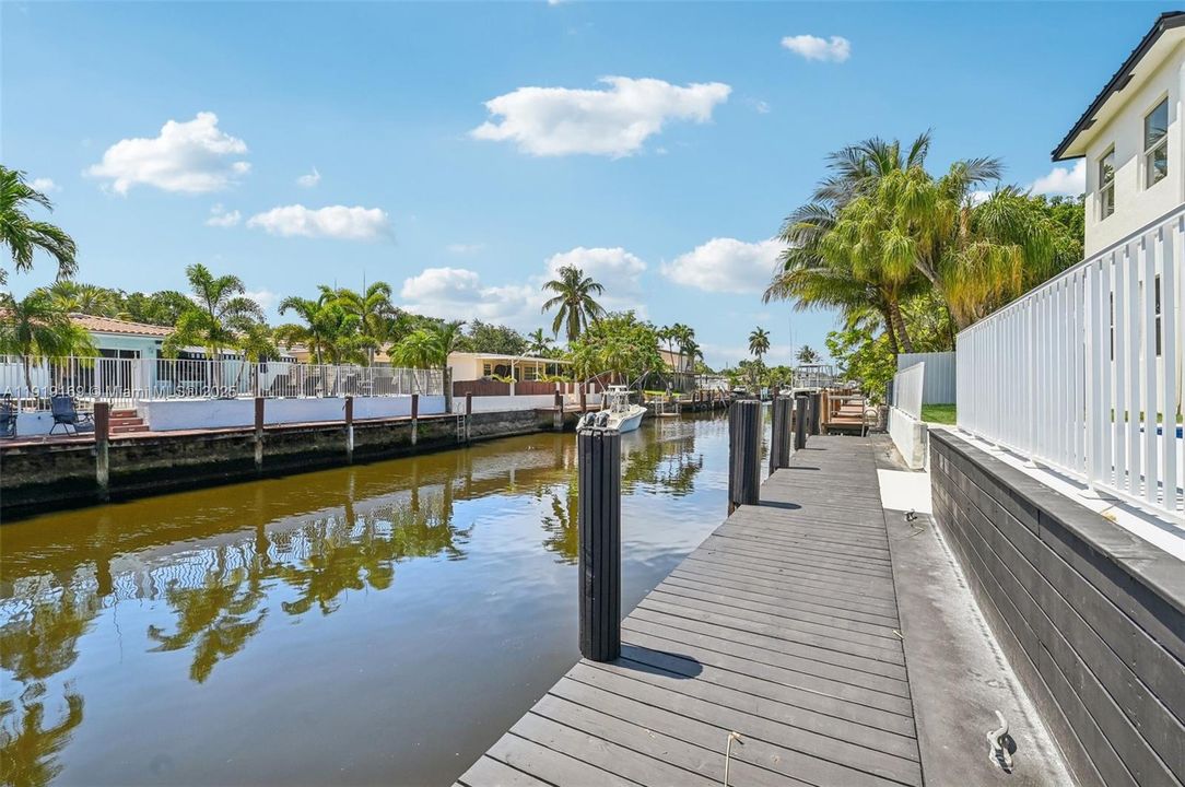 En Venta: $1,800,000 (5 camas, 4 baños, 2985 Pies cuadrados)