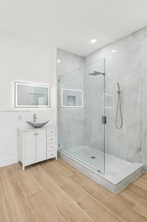 En Venta: $1,800,000 (5 camas, 4 baños, 2985 Pies cuadrados)