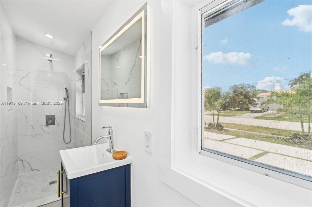 En Venta: $1,800,000 (5 camas, 4 baños, 2985 Pies cuadrados)