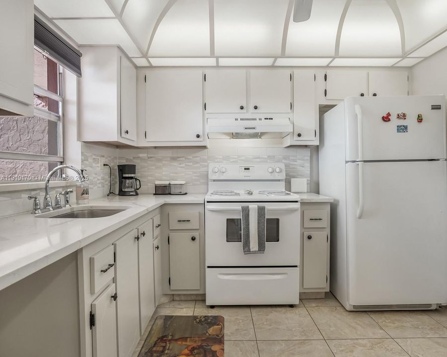 待售: $124,900 (1 贝兹, 1 浴室, 750 平方英尺)