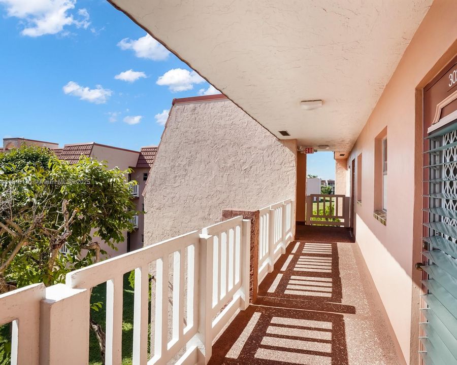 待售: $124,900 (1 贝兹, 1 浴室, 750 平方英尺)