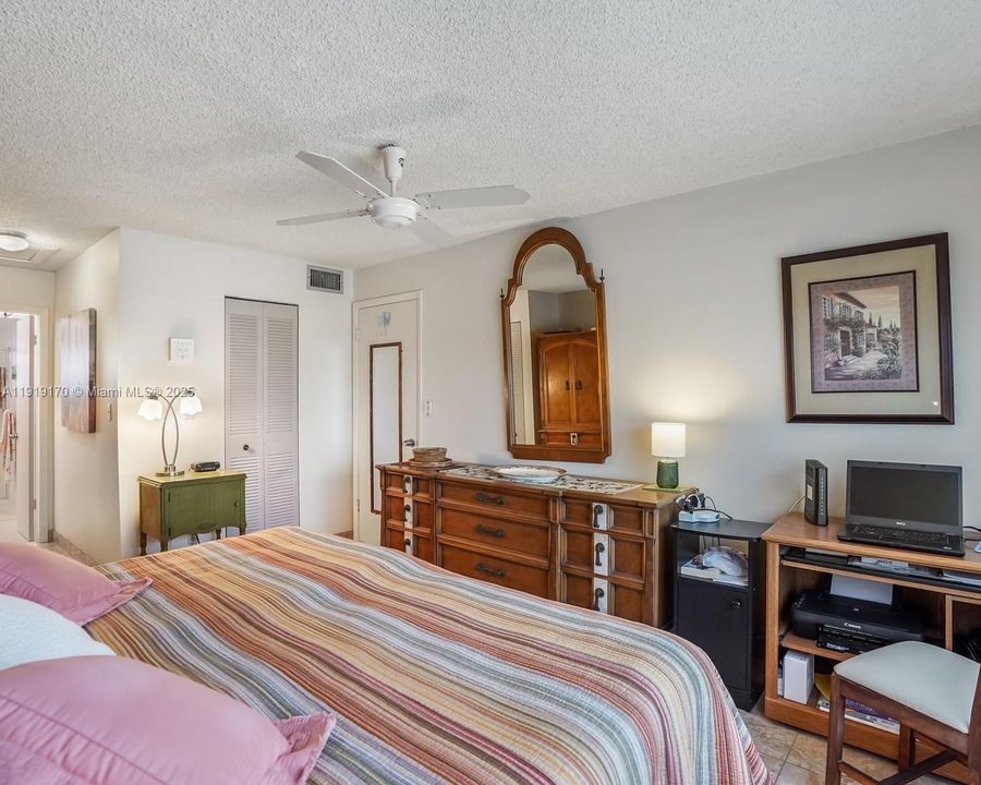 待售: $124,900 (1 贝兹, 1 浴室, 750 平方英尺)