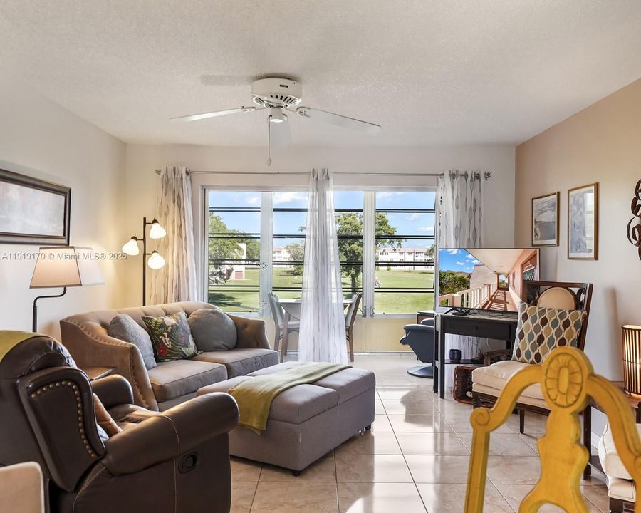 待售: $124,900 (1 贝兹, 1 浴室, 750 平方英尺)