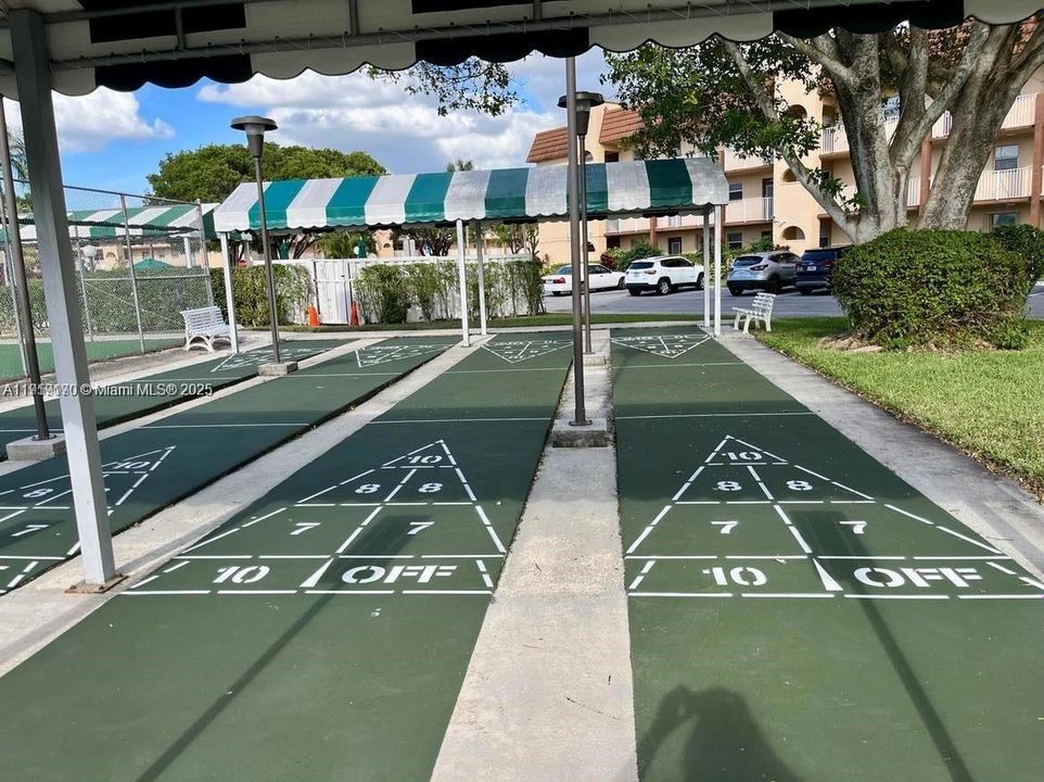 待售: $124,900 (1 贝兹, 1 浴室, 750 平方英尺)