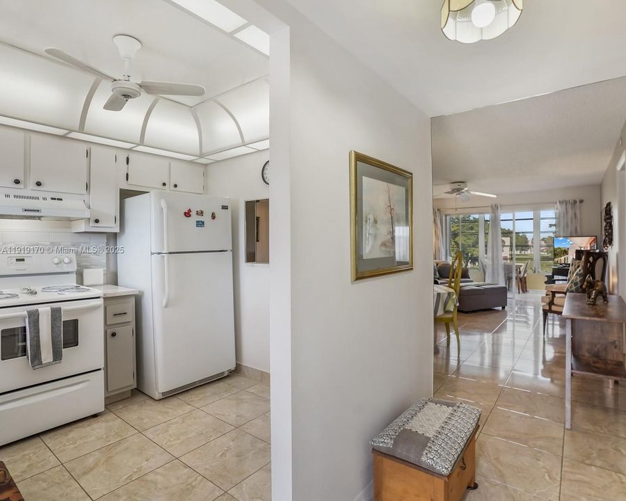 待售: $124,900 (1 贝兹, 1 浴室, 750 平方英尺)