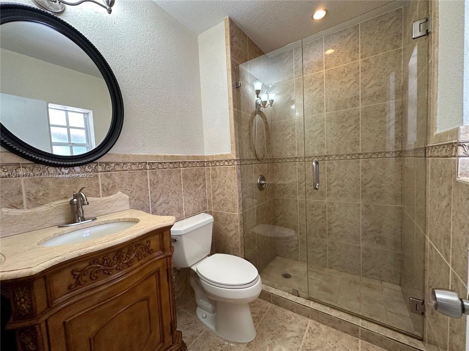 合同活跃: $3,500 (4 贝兹, 2 浴室, 1658 平方英尺)