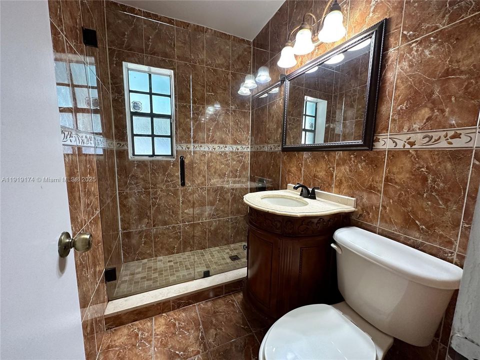 合同活跃: $3,500 (4 贝兹, 2 浴室, 1658 平方英尺)