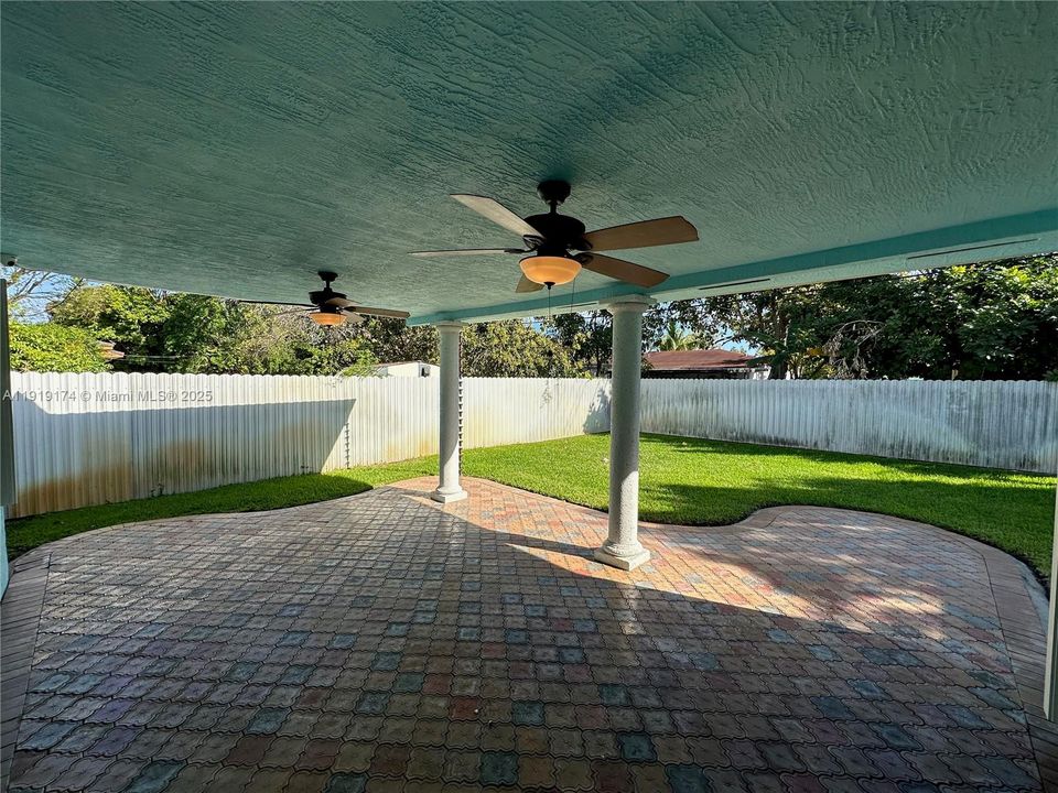 合同活跃: $3,500 (4 贝兹, 2 浴室, 1658 平方英尺)