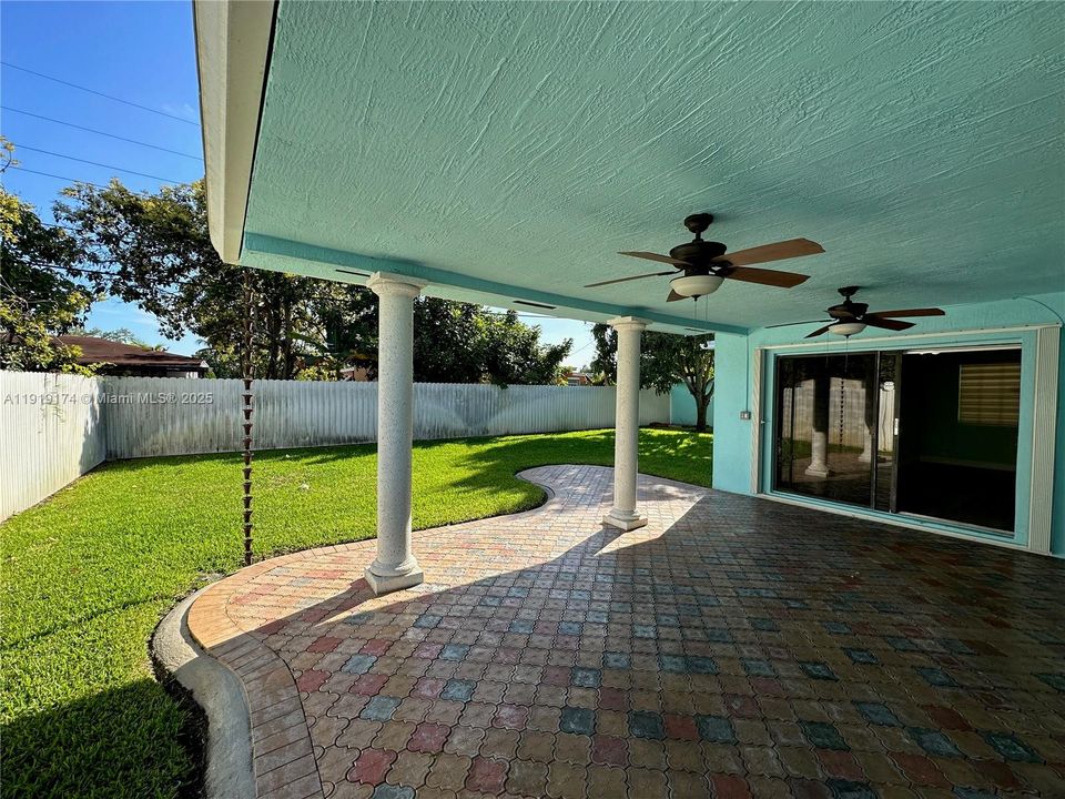 合同活跃: $3,500 (4 贝兹, 2 浴室, 1658 平方英尺)