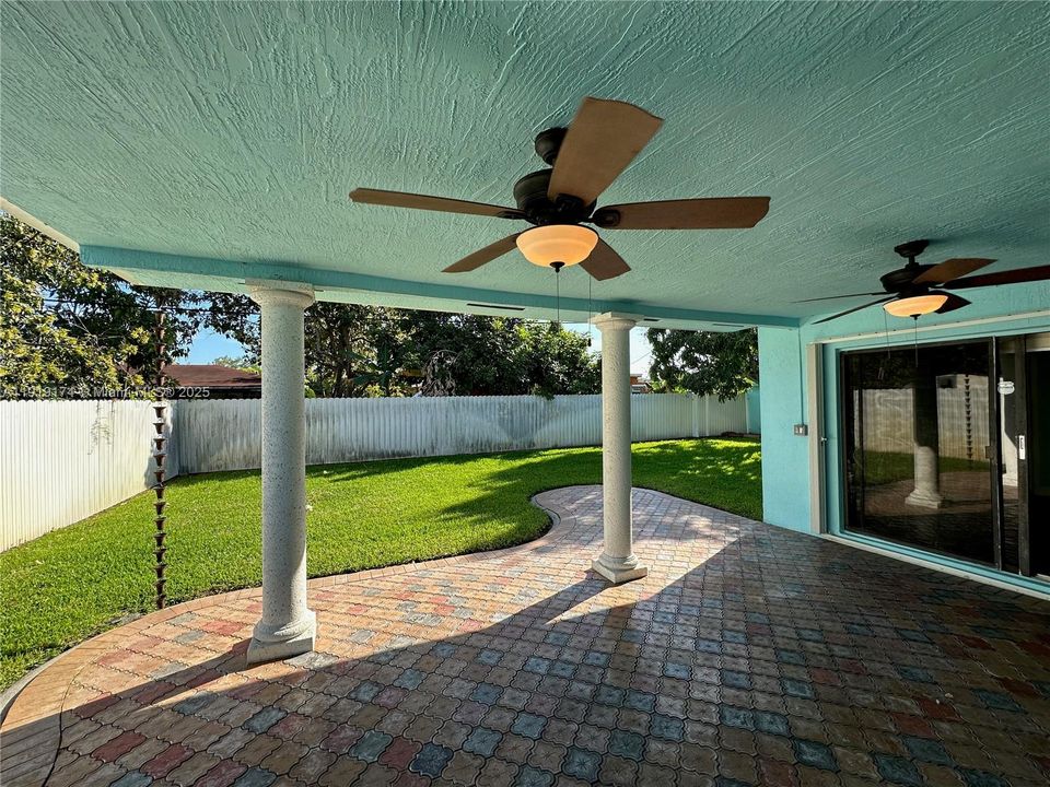 合同活跃: $3,500 (4 贝兹, 2 浴室, 1658 平方英尺)