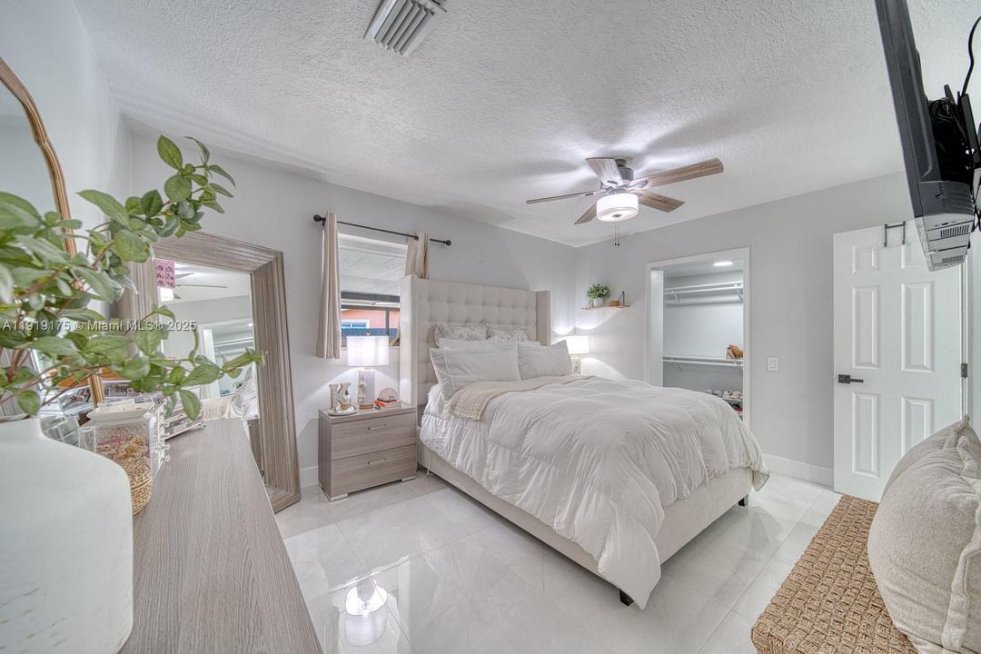 Active With Contract: $5,600 (3 beds, 3 baths, 1799 Square Feet)