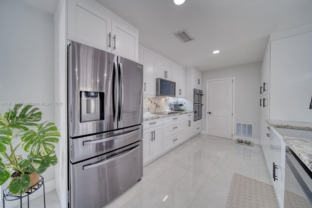 Active With Contract: $5,600 (3 beds, 3 baths, 1799 Square Feet)