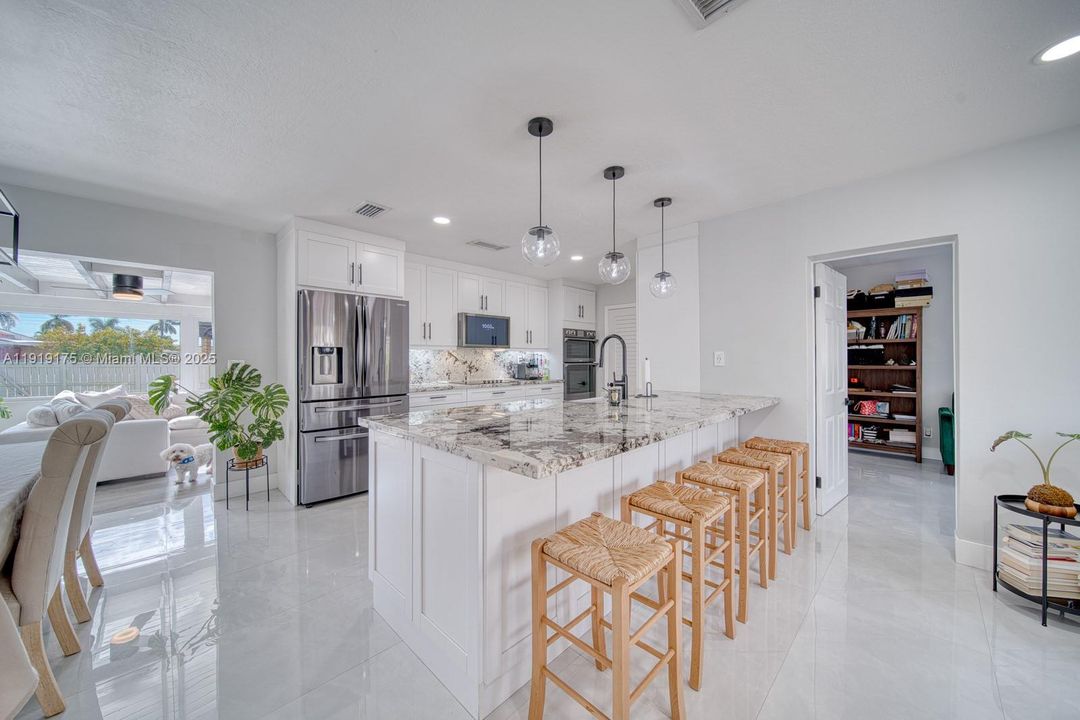 Active With Contract: $5,600 (3 beds, 3 baths, 1799 Square Feet)