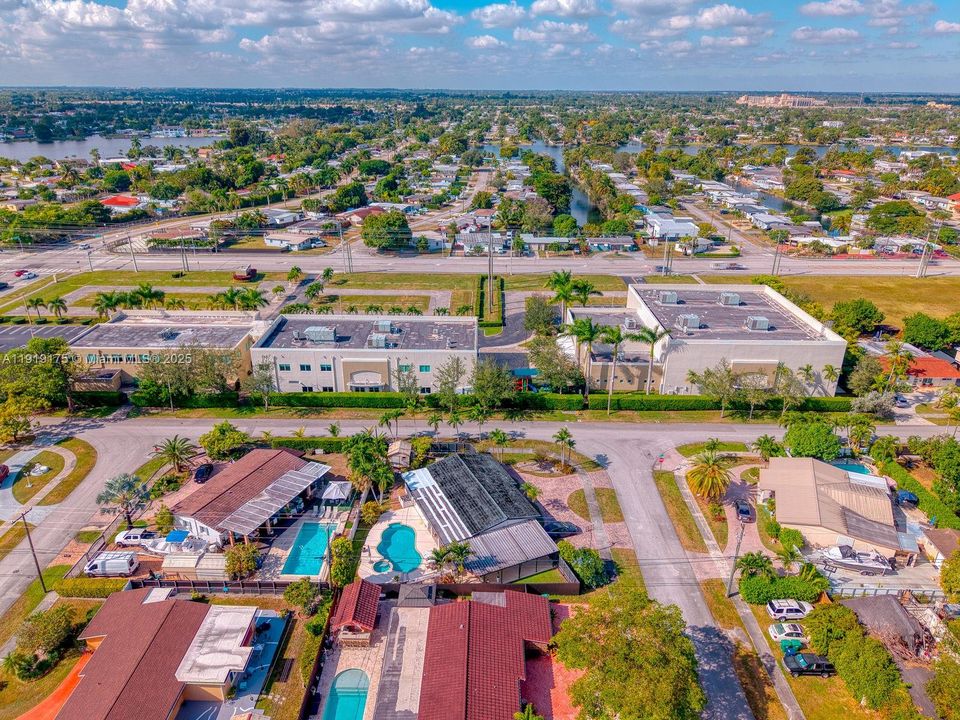 Active With Contract: $5,600 (3 beds, 3 baths, 1799 Square Feet)