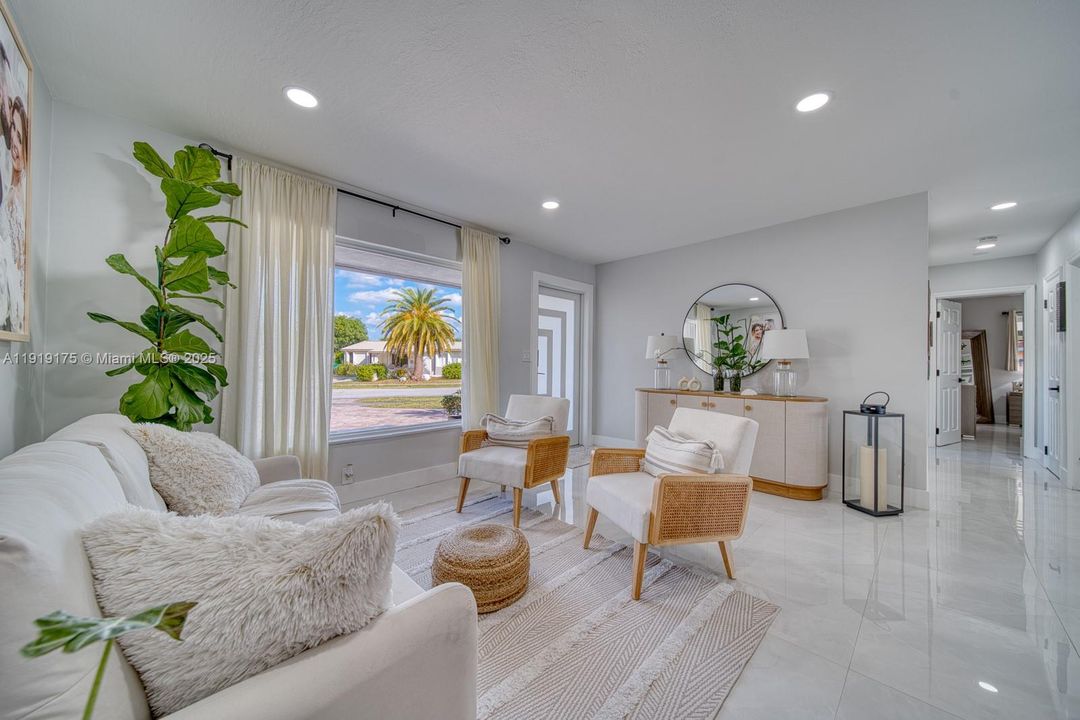 Active With Contract: $5,600 (3 beds, 3 baths, 1799 Square Feet)