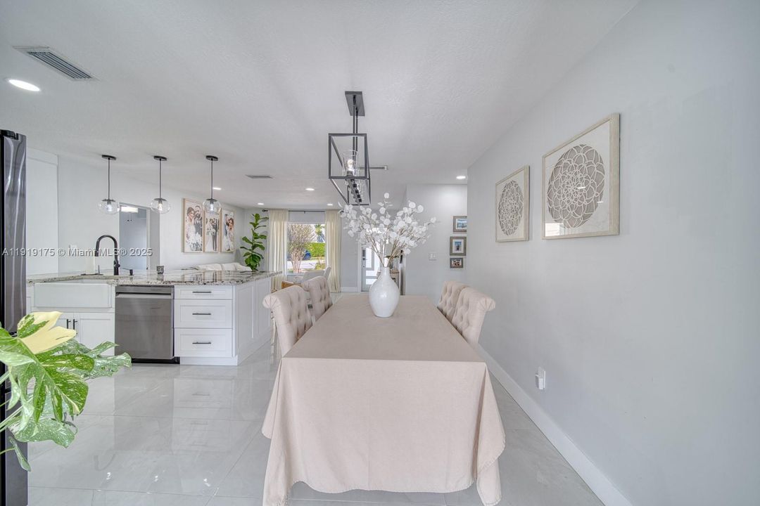 Active With Contract: $5,600 (3 beds, 3 baths, 1799 Square Feet)