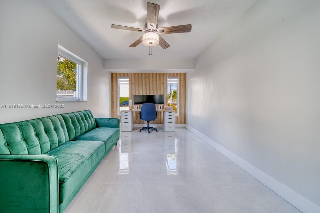 Active With Contract: $5,600 (3 beds, 3 baths, 1799 Square Feet)