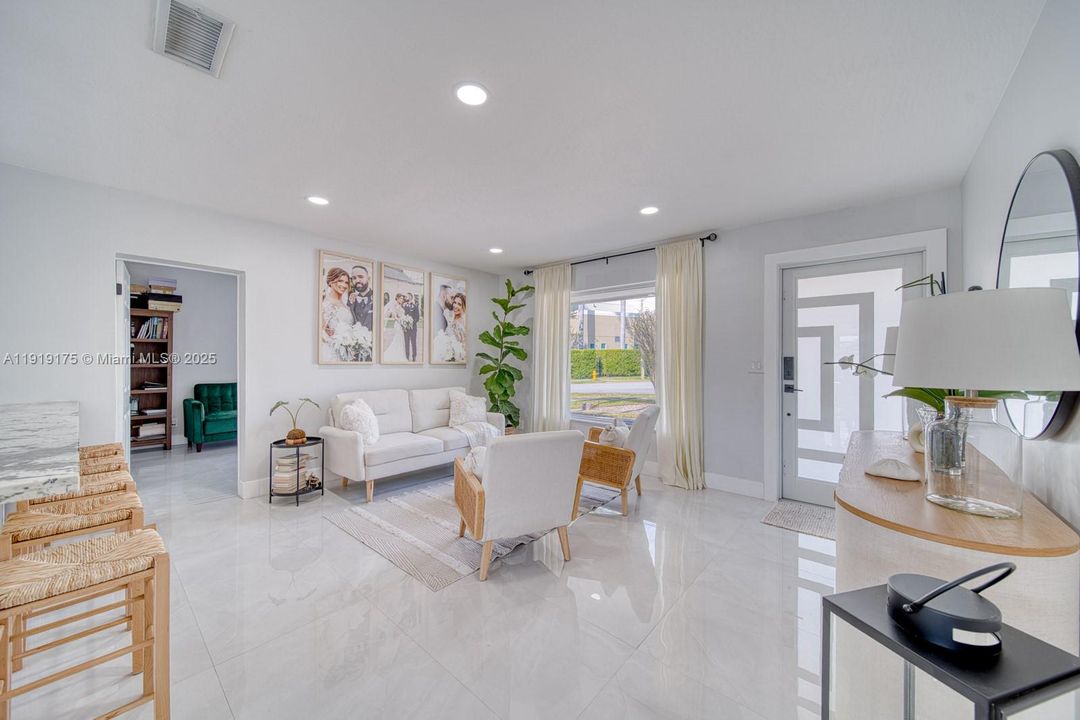 Active With Contract: $5,600 (3 beds, 3 baths, 1799 Square Feet)